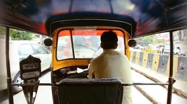 ରାତାରାତି କୋଟିପତି ହୋଇଗଲେ ଅଟୋ ଡ୍ରାଇଭର । ଲଟେରୀ ବଦଳାଇ ଦେଲା ଭାଗ୍ୟ ।