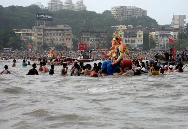 ଗଜାନନଙ୍କ ବିସର୍ଜନରେ ମୁମ୍ବାଇରେ ଏକାଧିକ ଅଘଟଣ- ପାଣିରେ ବୁଡି ଗଲା ୧୫ ଜୀବନ