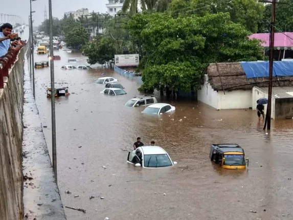 ପୁଣି ବୁଡ଼ିଲା ଇସ୍କନ ମନ୍ଦିର ଅଞ୍ଚଳ । ପ୍ରବଳ ବର୍ଷାରେ ବେହାଲ ରାଜଧାନୀ ।