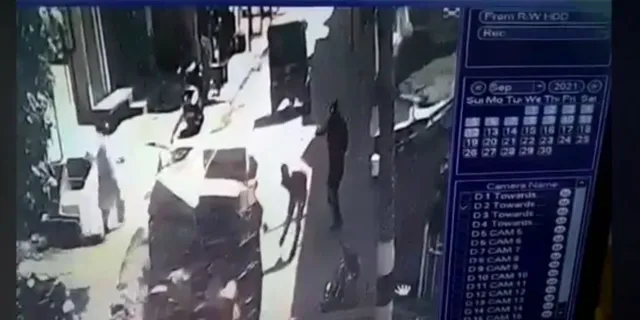 ଶ୍ରୀନଗରରେ ଆତଙ୍କବାଦୀଙ୍କ ବର୍ବର କାଣ୍ଡ, ବିଚ୍ ରାସ୍ତାରେ ପୋଲିସକର୍ମୀଙ୍କୁ ଗୁଳିକରି ହତ୍ୟା