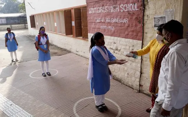 ଶିକ୍ଷାନୁଷ୍ଠାନ ପରିଦର୍ଶନ ଉପରେ ମୁଖ୍ୟମନ୍ତ୍ରୀଙ୍କ ଗୁରୁତ୍ୱ: କହିଲେ, ଶିକ୍ଷାନୁଷ୍ଠାନରେ ଅଚାନକ ଯାଞ୍ଚ କର