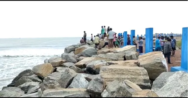 ପାରାଦୀପ ମହାନଦୀ ମୁହାଣରେ ଓଲଟିଲା ଡ଼ଙ୍ଗା: ୨ ଜଣ ନିଖୋଜ, ୫ଜଣ ଉଦ୍ଧାର