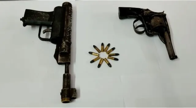 ବିକ୍ରି ହେଉଥିଲା ବନ୍ଧୁକ, ପୋଲିସ କଲା ଚଢାଉ: ଜଣେ ଗିରଫ, ୨ ବନ୍ଧୁକ ଜବତ 