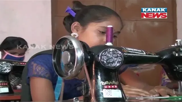 ସିଲେଇ ମେସିନ କରିଛି ସ୍ୱାବଲମ୍ବୀ: ଆଦିବାସୀ ଅଂଚଳରେ ୪୦ ଜଣଙ୍କୁ ମହିଳାଙ୍କୁ ଦେଇଛି ରୋଜଗାର