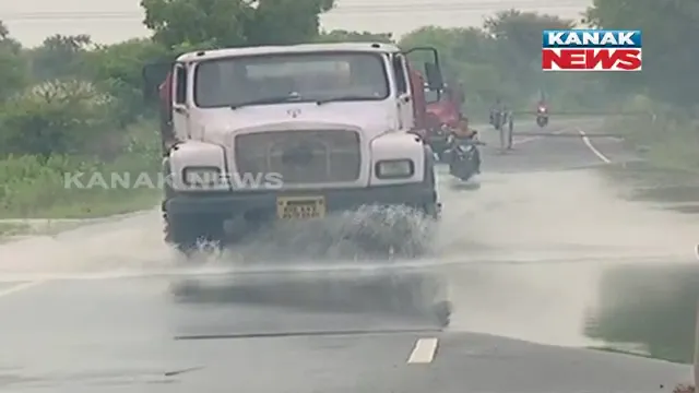 ବର୍ଷା କମିଲା,ବଢିଲା ଲୋକଙ୍କ ଦୁର୍ଦ୍ଦଶା : ଅନୁଗୁଳ-ମହିଧରପୁର ରାସ୍ତାରେ ୨ ଫୁଟ ଉଚ୍ଚ ପାଣି, ଯାତାୟତ ବାଧାପ୍ରାପ୍ତ