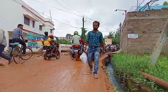 ମୁକୁଳା ପଡ଼ିଛି ରାଜଧାନୀର ଅନେକ ଡ଼୍ରେନ୍ : କ’ଣ ଆଉ କାହାର ଜୀବନ ଗଲେ ନିଦରୁ ଉଠିବ କି ପ୍ରଶାସନ?