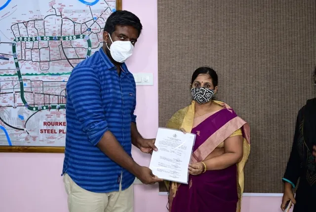 କନକ ଟିଭି କ୍ୟାମେରାମ୍ୟାନ୍‌ ସୁମନ୍ତଙ୍କ ପତ୍ନୀଙ୍କୁ ୧୫ ଲକ୍ଷ ଅନୁକମ୍ପା ରାଶି ପ୍ରଦାନ