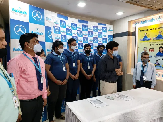 ଜେଇଇ ଆଡଭାନ୍ସ ୨୦୨୧ : ଆକାଶ ପ୍ରତିଷ୍ଠାନର ହାଟ୍ରିକ୍ ପ୍ରଦର୍ଶନ  ।