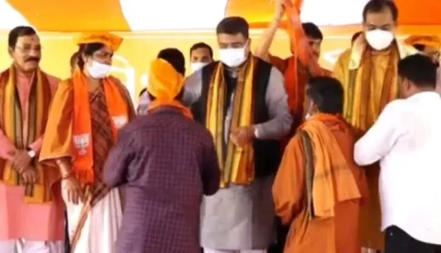 ପଦ୍ମ ଧରିଲେ ପୂର୍ବତନ ମନ୍ତ୍ରୀ ଅଞ୍ଜଳି ବେହେରା : ଶତାଧିକ ସମର୍ଥକଙ୍କ ସହ ବିଦ୍ଧିବଦ୍ଧ ଭାବେ ବିଜେପିରେ ଯୋଗ ଦେଲେ