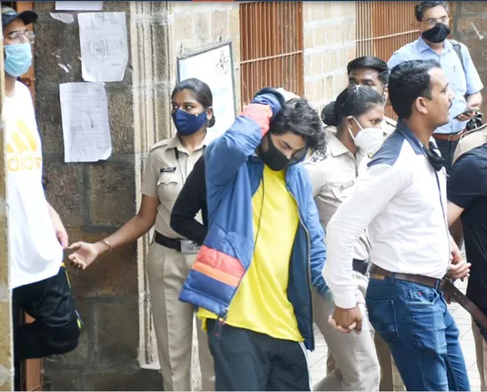 ଆରୟନ ଏବେ ଆର୍ଥର ଜେଲର କଏଦୀ ନମ୍ବର ୯୫୬ । ଏପରି କାଟୁଛନ୍ତି ସମୟ...