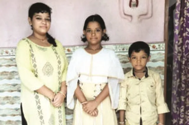 କରୋନା ଅନାଥ କରିଥିଲା, ପ୍ରଶାସନ ପଚାରୁନି । ଜିଲ୍ଲାପାଳଙ୍କ ଅଫିସ ଦୌଡୁଛନ୍ତି ୩ ଅନାଥ କୁନି ପିଲା । 