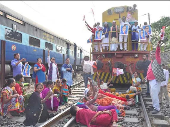 ଲଖିମପୁର ଖେଳି କୃଷକ ହତ୍ୟା ଘଟଣା : ଆସନ୍ତାକାଲି ସଂଯୁକ୍ତ କିଷାନ ମୋର୍ଚ୍ଚା ପକ୍ଷରୁ ୬ ଘଂଟିଆ ରେଳରୋକ, ସମର୍ଥନ ଜଣାଇଲା କଂଗ୍ରେସ