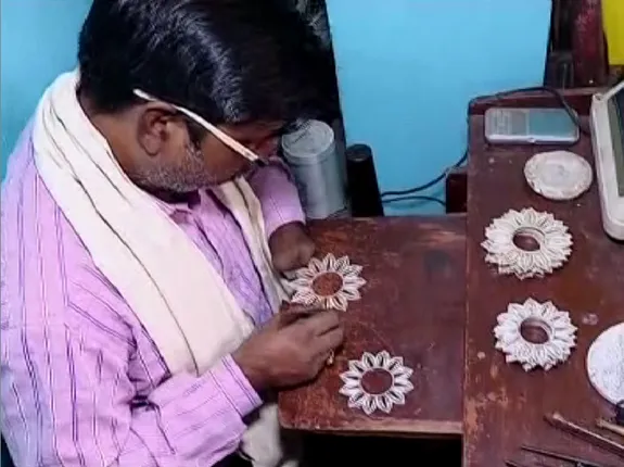 ସମ୍ବଲପୁର ଶୀତଳ ଷଷ୍ଠୀରେ ଝଲସବ ଚାନ୍ଦିମେଢ଼ । ୧ କୋଟି ଟଙ୍କାରେ ତିଆରି କରୁଛନ୍ତି କଟକ କାରିଗର