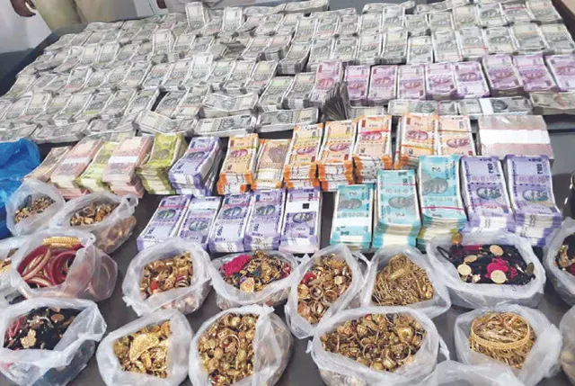 ରିମାଣ୍ଡରେ ଯିବ ଗଞ୍ଜେଇ ବେପାରୀ : ଗତକାଲି ଚଢ଼ାଉ ପରେ ଜବତ ହୋଇଥିଲା ପୁଳା ପୁଳା ସୁନା ଆଉ ବିଡା ବିଡା ଟଙ୍କା