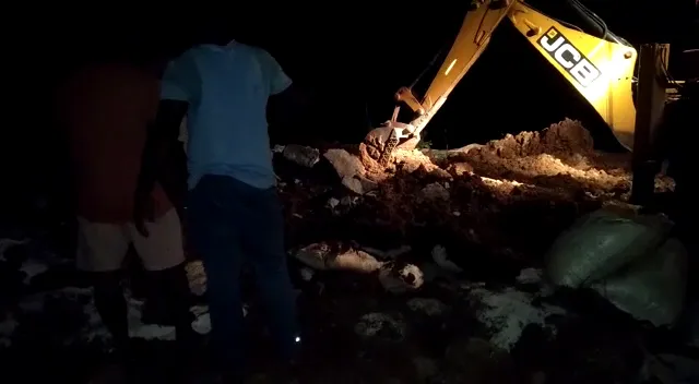 ଚଢେଇଧରା ପାହାଡରୁ ୫୦ ବସ୍ତା ଆମୋନିଆ ନାଇଟ୍ରେଟ ଉଦ୍ଧାର : ଧର୍ମଶାଳା ତହସିଲଦାରଙ୍କ ଉପସ୍ଥିତିରେ ଉଦ୍ଧାର କଲା ପୁଲିସ