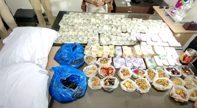 ନିଶା ବେପାରୀ ଘରୁ ବିପୁଳ ଟଙ୍କା ଓ ସୁନା ଜବତ: ମିଳିଲା ୭୫ ଲକ୍ଷ ଟଙ୍କା, ୮ କେଜି ସୁନା