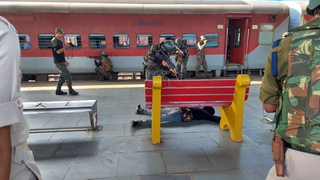 ଆତଙ୍କବାଦୀଙ୍କୁ କେମିତି କରାଯିବ ମୁକାବିଲା? ଭୁବନେଶ୍ୱର ରେଳ ଷ୍ଟେସନରେ ମକ୍ ଡ୍ରିଲ କଲେ ଯବାନ