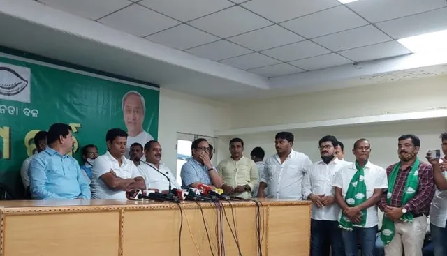 କଂଗ୍ରେସକୁ ଝଟକା : ବେଗୁନିଆର କଂଗ୍ରେସ ବିଧାୟକ ପ୍ରାର୍ଥୀ ପ୍ରଦୀପ ସାହୁ ବିଜେଡିରେ ସାମିଲ