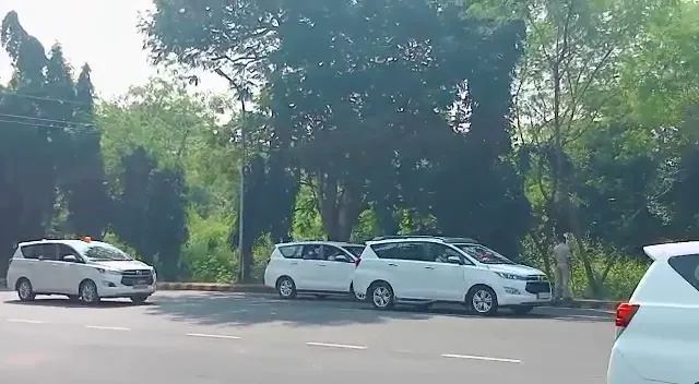 ବିଜୁ ସ୍ୱାସ୍ଥ୍ୟ ସ୍ମାର୍ଟ କାର୍ଡ ବଣ୍ଟନ କାର୍ଯ୍ୟକ୍ରମ ପାଇଁ କଳାହାଣ୍ଡି ଗସ୍ତରେ ମୁଖ୍ୟମନ୍ତ୍ରୀ । କଡ଼ା ସୁରକ୍ଷା ମଧ୍ୟରେ ଗଲେ ଭୁବନେଶ୍ୱର ବିମାନବନ୍ଦର