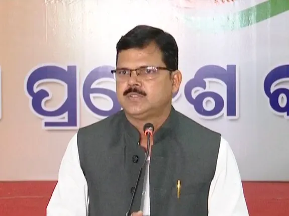 ମମିତା ହତ୍ୟା ମାମଲାର ପୋଲିସ ତଦନ୍ତକୁ ନେଇ ପ୍ରଶ୍ନ ଉଠାଇଲା କଂଗ୍ରେସ । କହିଲା, ତଦନ୍ତରେ ଦୁର୍ବଳତାରୁ ଖସିଯିବେ ଅଭିଯୁକ୍ତ ।