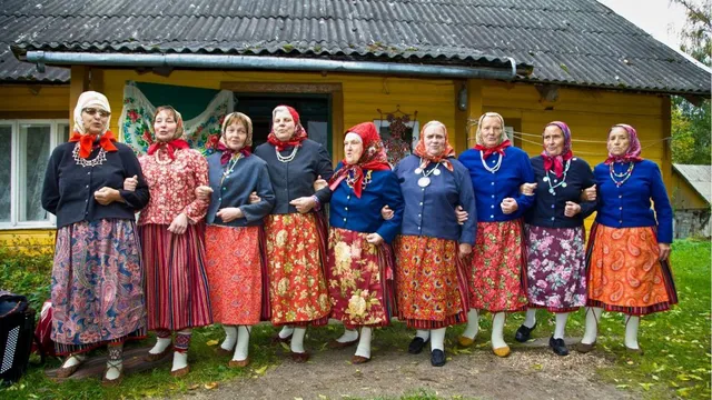 ଏହି ଗାଁରେ କେବଳ ମହିଳା ରୁହନ୍ତି ! ଘର ଚଳାଇବାଠୁ ନେଇ ଅନ୍ତିମ ସଂସ୍କାର ସବୁ କାମ କରନ୍ତି ମହିଳା, ଜାଣନ୍ତୁ ପୂରା ଖବର