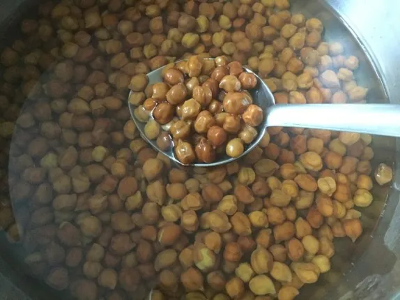 ସାରା ରାତି ପାଣିରେ ଭିଜେଇ ରଖନ୍ତୁ କଳା ଚଣା ଓ ସକାଳୁ ଉଠି ଖାଆନ୍ତୁ । କିଛି ଦିନ ପରେ ସ୍ୱାସ୍ଥ୍ୟ ଉପରେ ଫରକ୍ ଜାଣିପାରିବେ । 