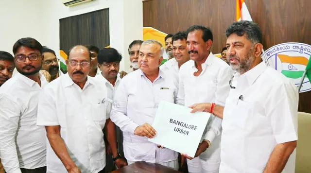 କୋଟିପତି କବାଡିବାଲାଙ୍କୁ ଟିକେଟ ଦେଲା କଂଗ୍ରେସ । ଅଦରକାରୀ ଜିନିଷ ବିକି କମାଇଛନ୍ତି କୋଟି କୋଟି ଟଙ୍କା, ପିନ୍ଧୁଛନ୍ତି କୋଟିଏ ଟଙ୍କାର ଘଣ୍ଟା । 