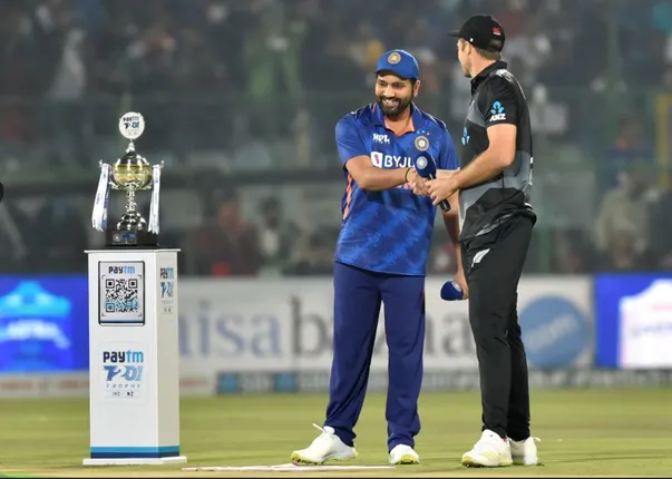 ଭାରତ-ନ୍ୟୁଜିଲାଣ୍ଡ ଟି-୨୦ ସିରିଜ: ଟସ ଜିତି ଭାରତର ବୋଲିଂ ନିଷ୍ପତ୍ତି, ପ୍ରଥମେ ବ୍ୟାଟିଂ କରିବ ନ୍ୟୁଜିଲାଣ୍ଡ