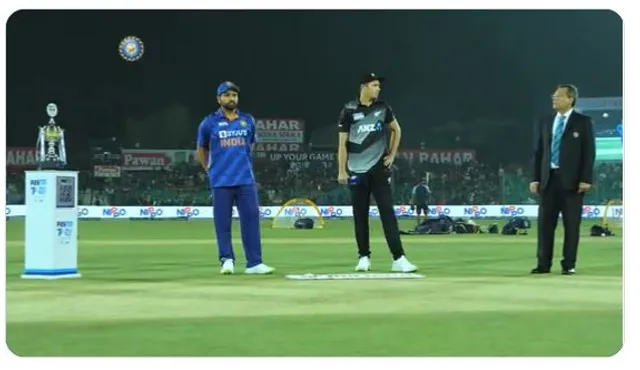 ଟସ୍ ଜିତି ଟିମ୍ ଇଣ୍ଡିଆର ବୋଲିଂ ନିଷ୍ପତ୍ତି । ପ୍ରଥମେ ବ୍ୟାଟିଂ କରିବ ନ୍ୟୁଜିଲାଣ୍ଡ । 