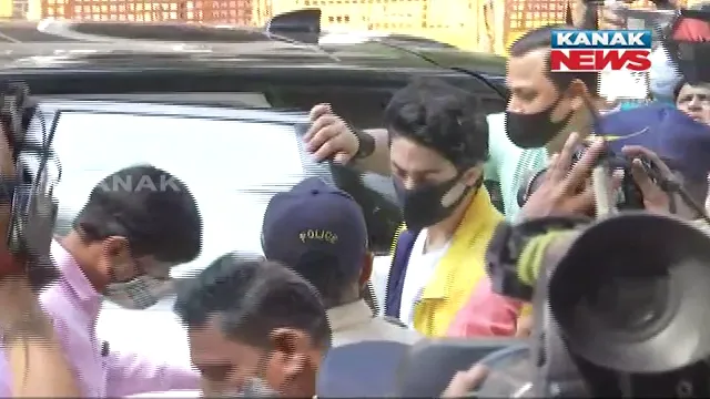 ‘ଏନ୍‌ସିବି’ରେ ହାଜର ହେଲେ ଆର୍‌ୟନ୍‌ : ଜେଲରୁ ବେଲ୍ ମିଳିବା ପରେ ପ୍ରତି ଶୁକ୍ରବାର ହାଜର ହେବାକୁ ହୋଇଛି ନୋଟିସ୍