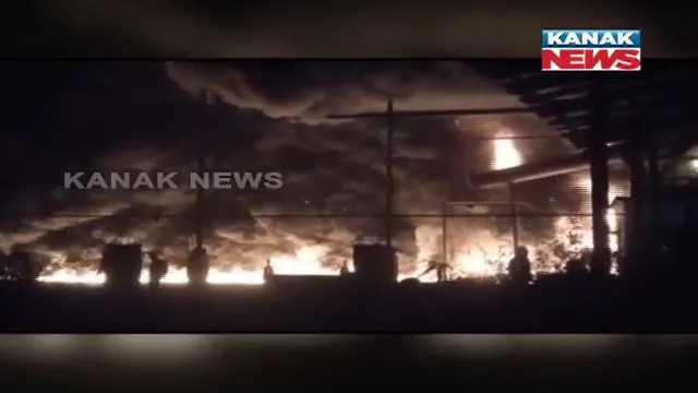 ସମ୍ବଲପୁର ପିଚୁ ଫ୍ୟାକ୍ଟ୍ରିରେ ବଡ଼ଧରଣର ଅଗ୍ନିକାଣ୍ଡ । ପିଚୁ ତିଆରି କରୁଥିବା ବେଳେ ହଠାତ ଲାଗିଲା ନିଆଁ ।