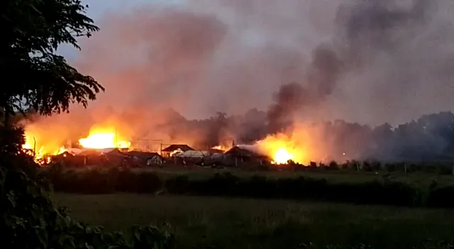 ଜମି ବିବାଦକୁ ନେଇ କୃଷ୍ଣପ୍ରସାଦରେ ୪୦ରୁ ଅଧିକ ବୋମାମାଡ: ଜଳିଗଲା ୩୦ ଘର