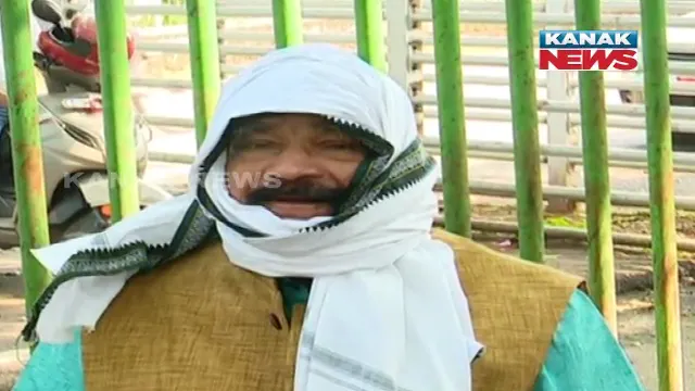 କାଲି କରୋନାରେ ସଂକ୍ରମିତ ହେଲେ, ଆଜି ବାହାରେ ବୁଲିଲେ ଜଟଣୀ ବିଧାୟକ ସୁର ରାଉତରାୟ । ଉଠିଲା ପ୍ରଶ୍ନ, ନେତାଙ୍କ ପାଇଁ ଅଲଗା କି ନିୟମ ?