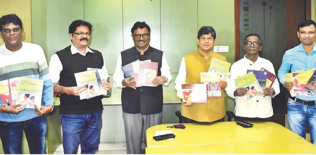 ସମ୍ବାଦ ଭବନରେ ଲେଖକ ମାନସ ରଞ୍ଜନଙ୍କ ଶିଶୁ ପତ୍ରକା ଉନ୍ମୋଚିତ 