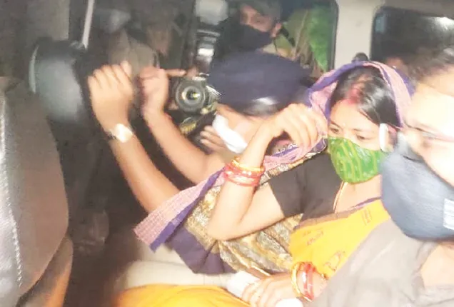 ଶ୍ୱଶୁର ଘରେ ଆଗରେ ଯୁବତୀଙ୍କ ଧାରଣା ଘଟଣା : ୭ଦିନ ଏକାଠି ରହିବେ ସ୍ୱାମୀ-ସ୍ତ୍ରୀ; ଏସଡିଜେଏମ କୋର୍ଟ ଦେଲେ ନିର୍ଦ୍ଦେଶ