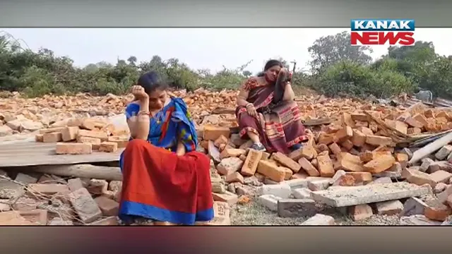 ତାଳଚେରରେ ଏମସିଏଲର ଇଂରେଜ ଶାସନ । କ୍ଷତିପୂରଣ ଓ ଥଇଥାନ ନକରି ରାତି ଅଧରେ ବୁଲଡ଼ୋଜର ଲଗାଇ ଭାଙ୍ଗିଲା ଲୋକଙ୍କ ଘର ।