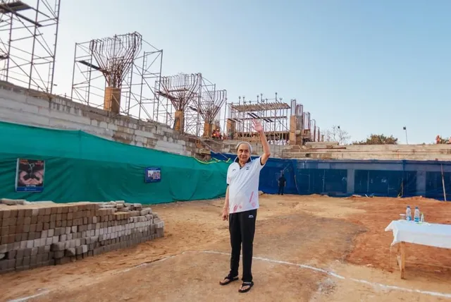 ଗୁଜବ ଭିତରେ ସାମ୍ନାକୁ ଆସିଲା ନବୀନଙ୍କ ନିଆରା ରୂପ : ଧଳା ଟି-ସାର୍ଟ ଓ କଳା ଟ୍ରାକସୁଟରେ କଳିଙ୍ଗ ଷ୍ଟାଡିୟମ ପରିଦର୍ଶନ କଲେ ମୁଖ୍ୟମନ୍ତ୍ରୀ