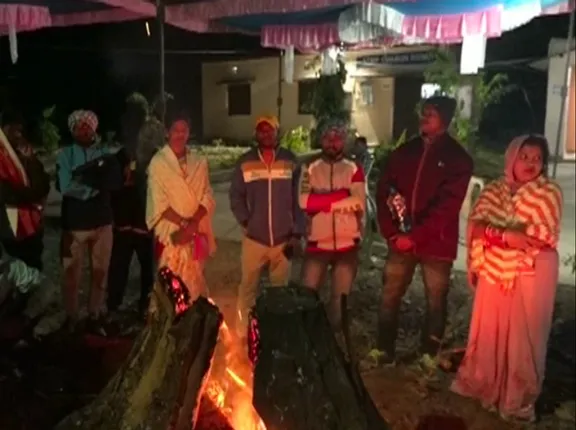 ଭୋଟ ସରିବା ପରେ ଷ୍ଟ୍ରଙ୍ଗରୁମ୍ ସୁରକ୍ଷା ଚିନ୍ତା : ମାଥିଲି ବ୍ଲକ ବାହାରେ ଜଗିିଛନ୍ତି ପ୍ରାର୍ଥୀ ଓ ସମର୍ଥକ