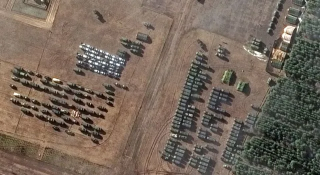 ସଙ୍କଟ ଭିତରେ ଯୁଦ୍ଧର ପୂର୍ବାଭାସ ଦେଲା ସାଟେଲାଇଟ ଫଟୋ । ଗୋଳାବାରୁଦ, ଅସ୍ତ୍ରଶସ୍ତ୍ର ଠୁଳ କରିବା ପାଇଁ ୟୁକ୍ରେନ ମୁହାଁ ଋଷ ସେନା ।