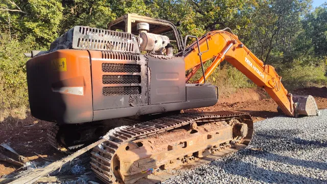 ରାସ୍ତା କାମରେ ନିୟୋଜିତ ଜେସିବି ଜାଳିଦେଲେ ମାଓବାଦୀ । ମାଓ ପୋଷ୍ଟର ଜବତ, ପଞ୍ଚାୟତ ଭୋଟ୍ ବର୍ଜନ କରିବାକୁ ଚେତାବନୀ 