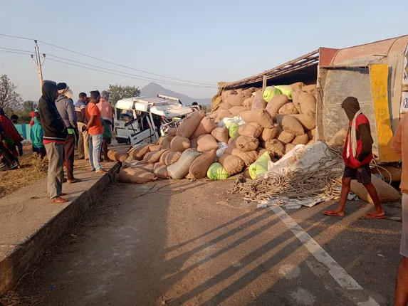 କଳାହାଣ୍ଡି କେସିଙ୍ଗାରେ ମର୍ମନ୍ତୁଦ ସଡ଼କ ଦୁର୍ଘଟଣା : ୪ ମୃତ, ୭ ଗୁରୁତର; ମୃତକଙ୍କ ମଧ୍ୟରେ ୩ ଜଣ ମହିଳା ଥିବା ସୂଚନା