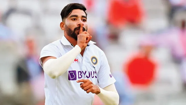 ଭାବବିହ୍ୱଳ ହେଲେ ଭାରତୀୟ କ୍ରିକେଟର ମହମ୍ମଦ ସିରାଜ । କହିଲେ, ଆଇପିଏଲରେ ଖରାପ ପ୍ରଦର୍ଶନ କରିବାରୁ କ୍ରିକେଟ ଛାଡି ଅଟୋ ଚଳାଇବାକୁ କୁହାଯାଇଥିଲା । 