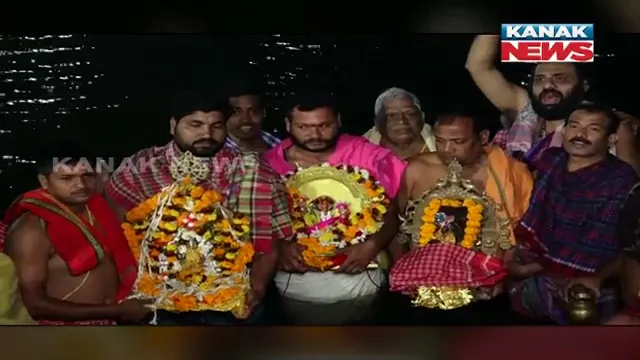 ଚନ୍ଦ୍ରଭାଗାରେ ପାଳିତ ହେଲା ମାଘ ବୁଡ : ମହୋଦଧି ଆଳତୀ ପରେ ବୁଡ ପକାଇଲେ ନୀତିକାନ୍ତିରେ ସାମିଲ ସେବକ