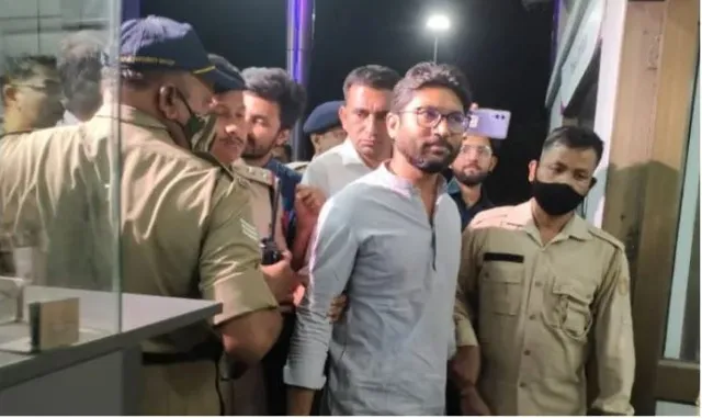 ଯୁବନେତା ଜିଗ୍ନେଶ ମେୱାନୀ ଗିରଫ । ମୋଦୀଙ୍କ ବିରୋଧରେ ଦେଇଥିଲେ ଟିପ୍ପଣୀ