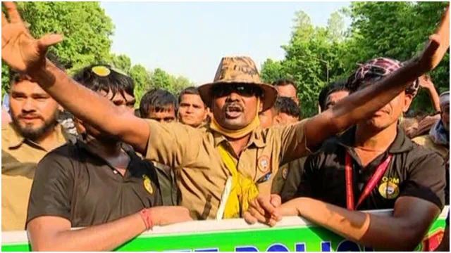 ଆନ୍ଦୋଳନ ଭିତରେ ଦୁଇଫାଳ ହେଲା ଡ୍ରାଇଭର ସଂଘ: ମୁହାଁମୁହିଁ ହେଲେ ଦୁଇ ଗୋଷ୍ଠୀ