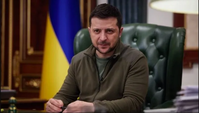 ଦେଶବାସୀଙ୍କ ପାଇଁ ଜ୍ୟାକେଟ୍ ନିଲାମ କଲେ ଜେଲେନସ୍କି । ଅର୍ଥ ଯୋଗାଡ କରିବାକୁ ନିଲାମ କଲେ ନିଜ ପ୍ରିୟ ଜ୍ୟାକେଟ୍ ।