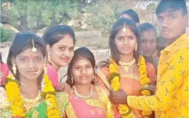 ପାୱାରକଟ୍ ହେଲା ସମସ୍ୟା । ବଦଳିଗଲେ ଦୁଇ କନିଆଁଙ୍କ ବର