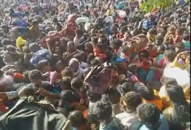 ପ୍ରବଚନ ବେଳେ ଦଳାଚକଟା । ୧୭ରୁ ଅଧିକ ଶ୍ରଦ୍ଧାଳୁ ଗୁରୁତର