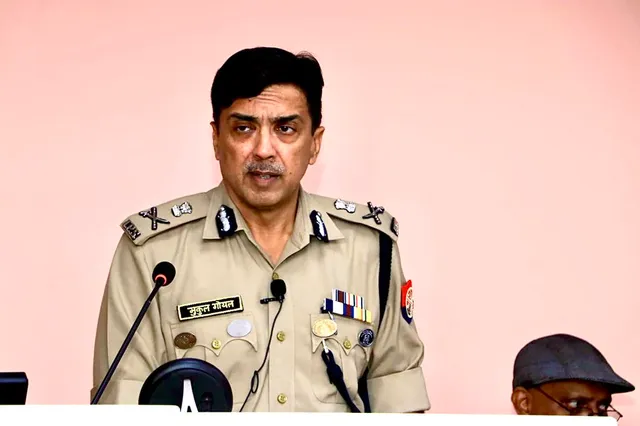 ୟୁପି ଡିଜିପି ପଦରୁ ହଟିଲେ ମୁକୁଲ ଗୋୟଲ । ରାଜ୍ୟ ଶାସନରେ ଅବହେଳା ଦର୍ଶାଇ ହଟାଇଲା ଯୋଗୀ ସରକାର । ସିଭିଲ ଡିଫେନ୍ସ ଡିଜି ଭାବେ ଅବସ୍ଥାପିତ 