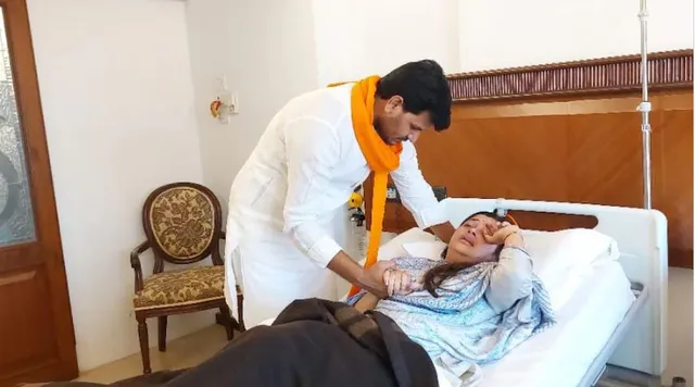 ନବନୀତ ରାଣାଙ୍କ ଫଟୋ ଭାଇରାଲ । ଅଜ୍ଞାତ ବ୍ୟକ୍ତିଙ୍କ ନାଁରେ ମାମଲା ରୁଜୁ । ପଢନ୍ତୁ ପୂରା ଖବର ...